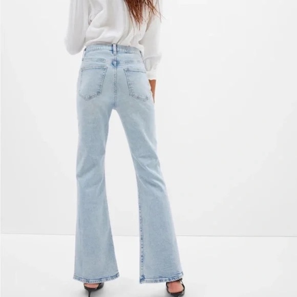 GAP 70's Flare High Rise Jeans in Light Destroy 8 - Picture 7 of 7